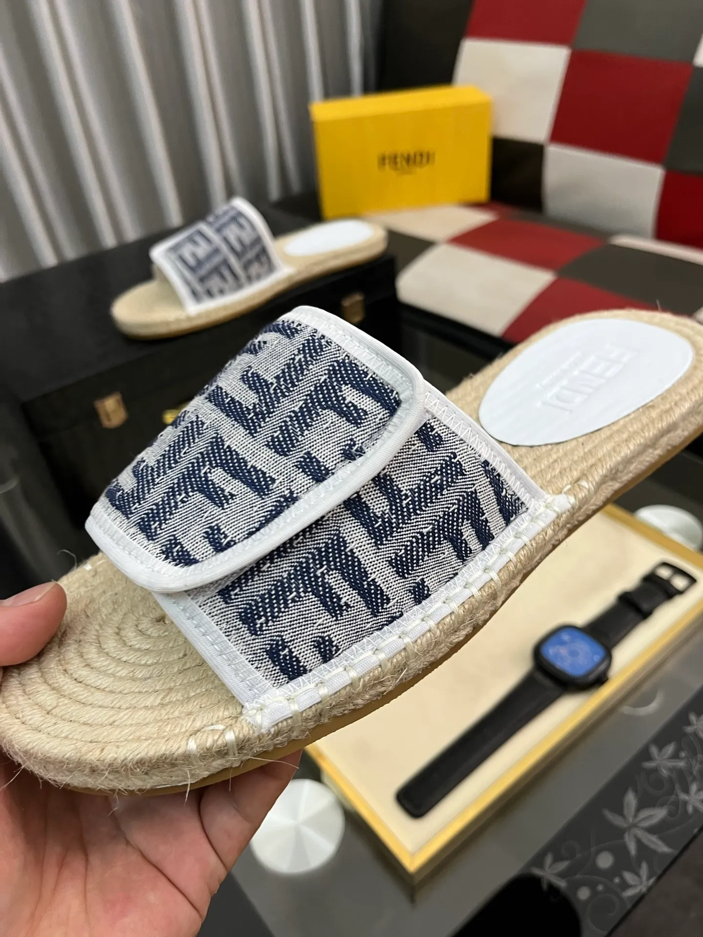 Men's shoes💰320⌚️⌚️[FENDI~Fendi slippers] High-end men's shoes brand official website 1:1 latest masterpiece: original mold customization, fabrics made of imported original materials, upgraded outsole, lighter, top quality in the market, simple and tasteful, a must-have for fashionistas, fashion is at your feet, full of confidence, the same style at the counter👍The season of summer slippers is here. Yardage: 38-44. Can be customized45.46.47